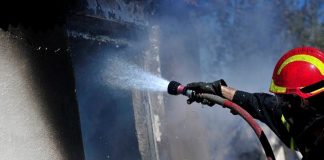 Πυρκαγιά σε εξωτερικό χώρο εργοστασίου ανακύκλωσης στη Μάνδρα