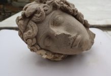 Πανεπιστημιακή Ανασκαφή Φιλίππων: Μια ωραία κεφαλή αγάλματος Απόλλωνα, του 2ου ή αρχών του 3ου αι. μ. Χ., μεταξύ των ευρημάτων της ανασκαφικής περιόδου 2023
